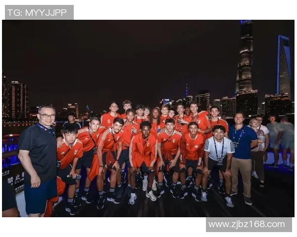 足球明星齐聚一堂高清大合照展现绿茵场上的璀璨风采与团结精神